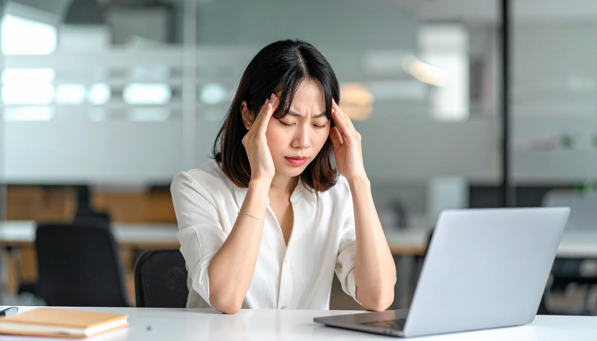 【春の片頭痛対策グッズ5選】変化の多い季節を快適に過ごすコツ