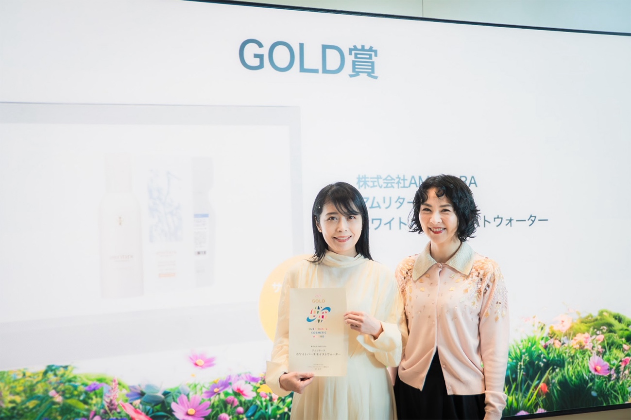 結婚式のドレスを着た女性
